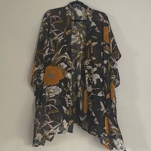 Floral shawl. One size.